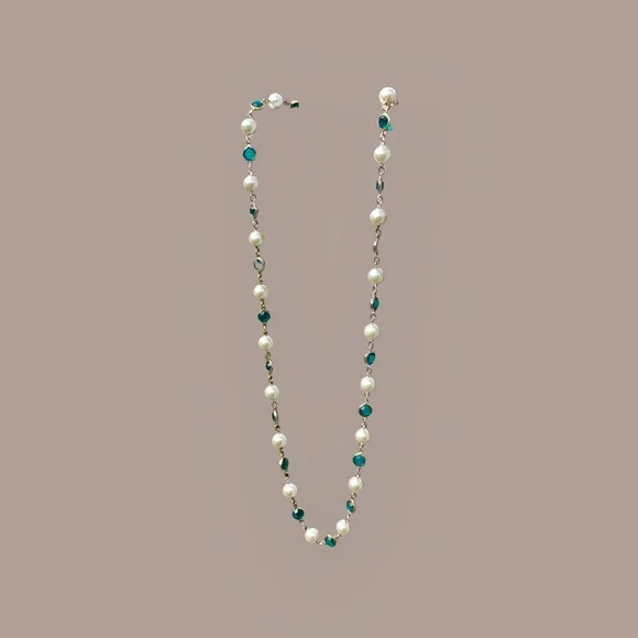 Bellagio 1990s Green Bezel Crystal Necklace - Picture 4 of 5